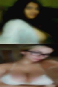 Candy 5'7 swinging women green eyes.